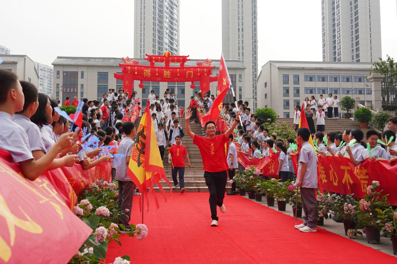 凌风破浪竞千帆 意气风发续辉煌  |  汉江实验学校隆重举行中考送考仪式